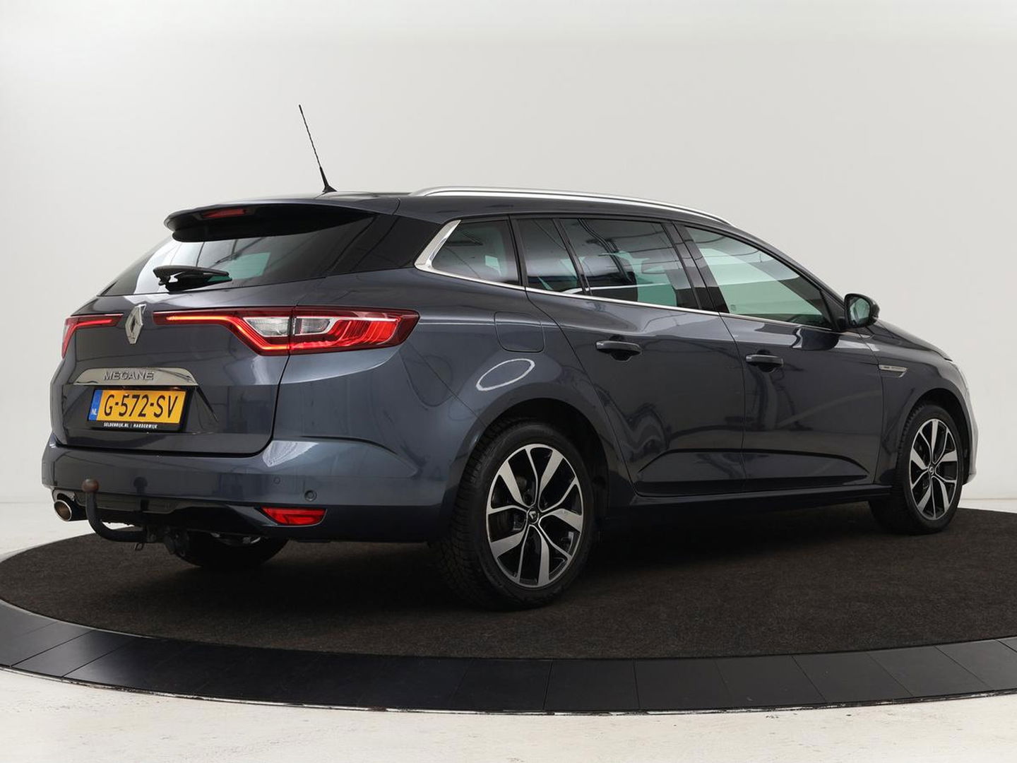 Renault Mégane 1.3 TCe Bose | Trekhaak | Carplay | Climate control | Navigatie | Dodehoek detectie | Park Assist | Cruise control