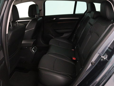 Renault Mégane 1.3 TCe Bose | Trekhaak | Carplay | Climate control | Navigatie | Dodehoek detectie | Park Assist | Cruise control