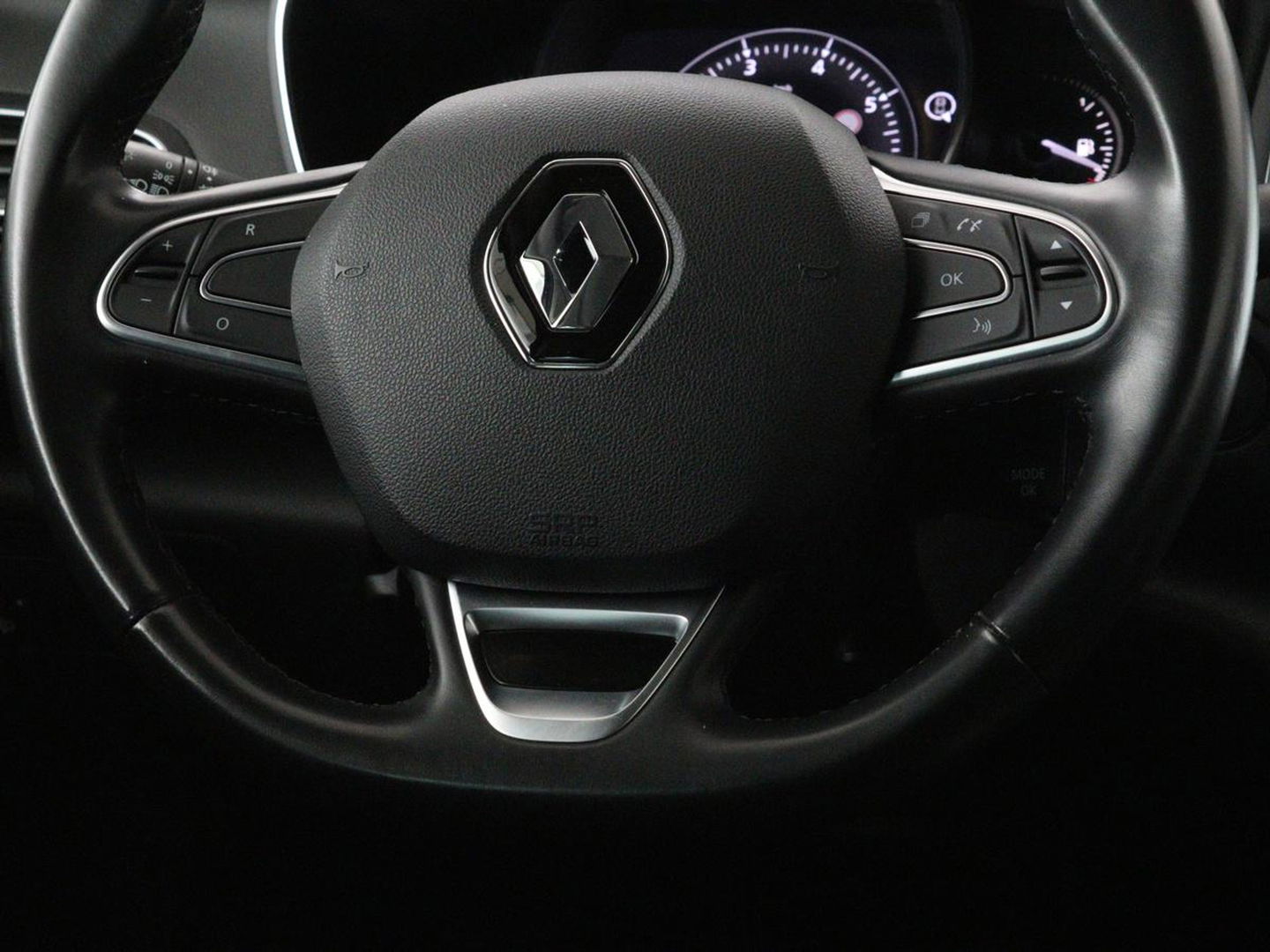 Renault Mégane 1.3 TCe Bose | Trekhaak | Carplay | Climate control | Navigatie | Dodehoek detectie | Park Assist | Cruise control