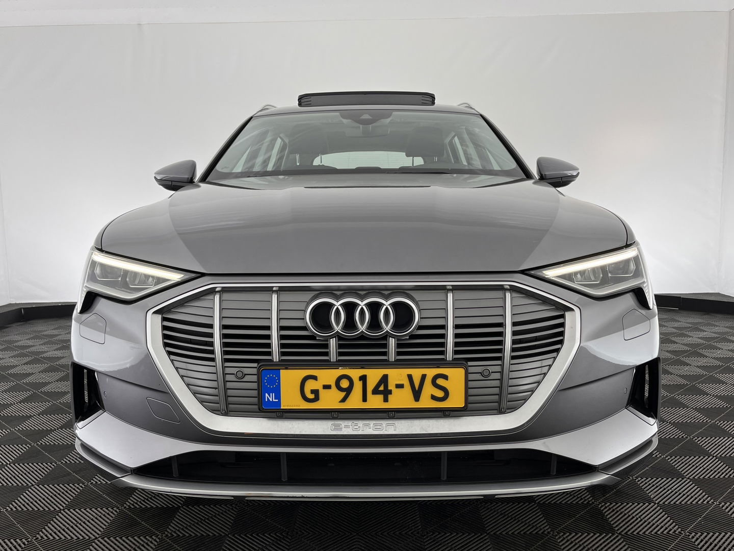 Audi e-tron 50 Quattro Advanced Launch-Edition-Plus 71 kWh [ 3-Fase ] (INCL-BTW) *PANO | LUXURY-LEATHER | FULL-LED | ADAPTIVE-CRUISE | MEMORY-PACK | DIGI-COCKPIT | HEATED-COMFORTSEATS | CARPLAY | NAVI-FULLMAP | ECC | SHIFT-PADDLES | LANE-ASSIST | PDC | 20''ALU*