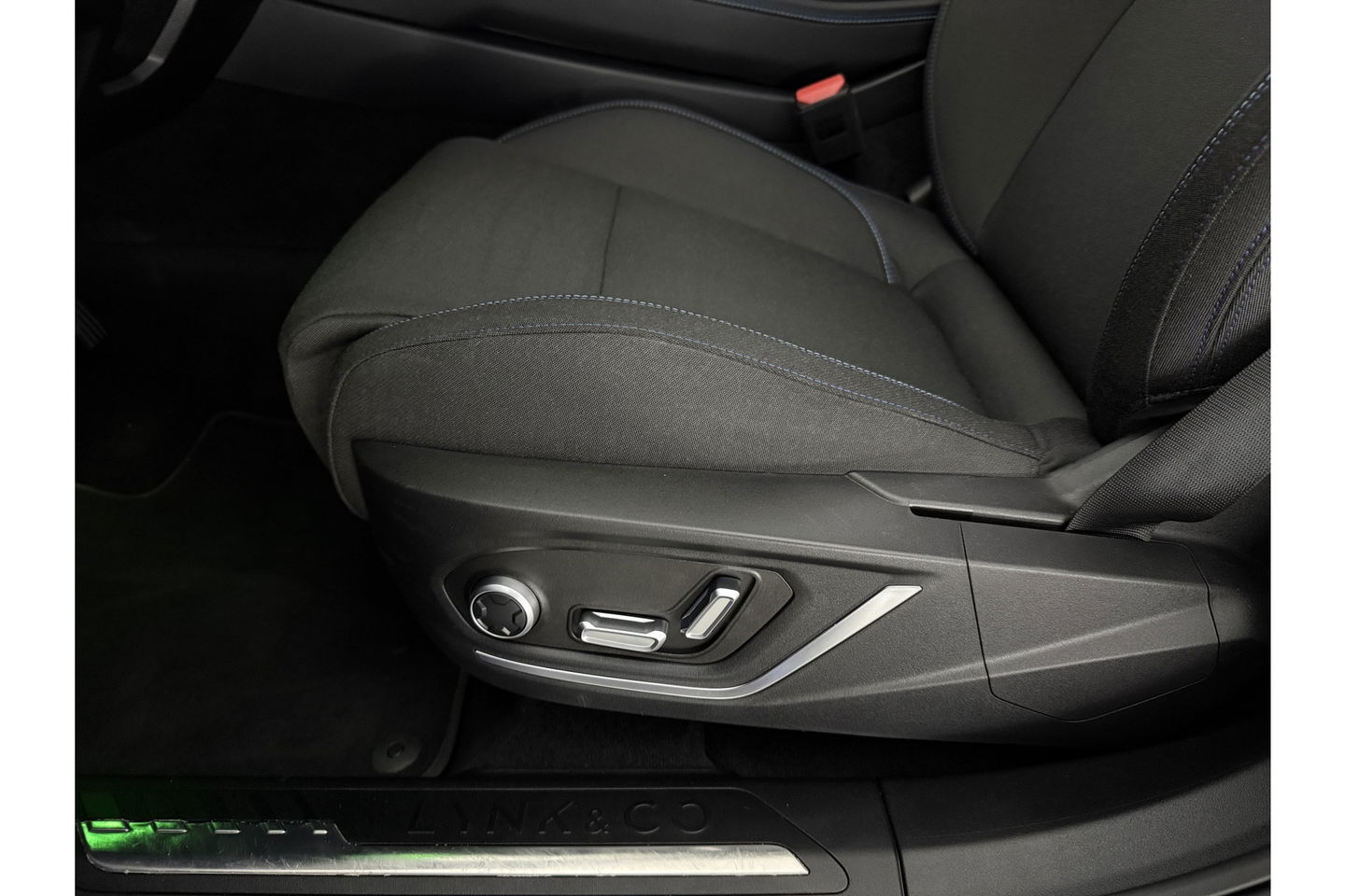 Lynk & Co 01 1.5 Hybride 360Camera ACC Pano LED Memory Sfeerverl. Carplay Clima Navi Virtual 20"LMV