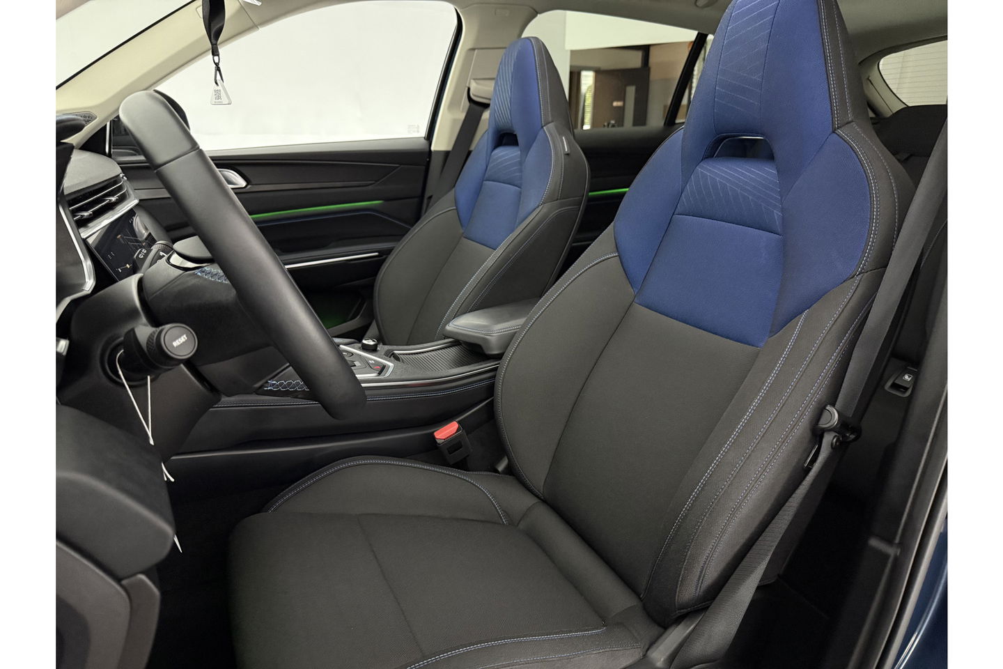 Lynk & Co 01 1.5 Hybride 360Camera ACC Pano LED Memory Sfeerverl. Carplay Clima Navi Virtual 20"LMV