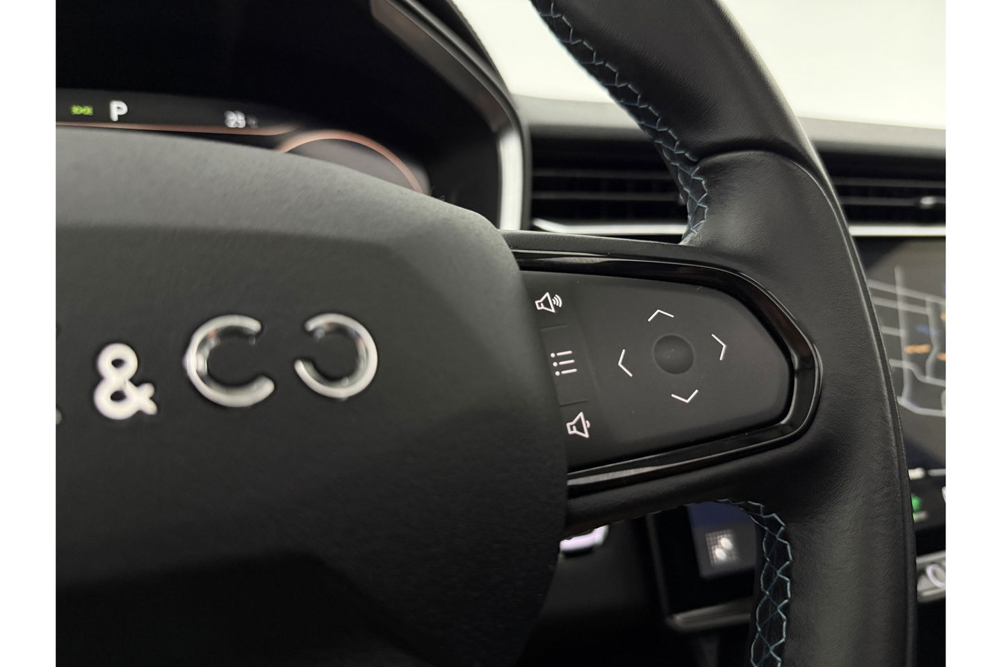 Lynk Co 01 1.5 Hybride 360Camera ACC Pano LED Memory Sfeerverl. Carplay Clima Navi Virtual 20"LMV