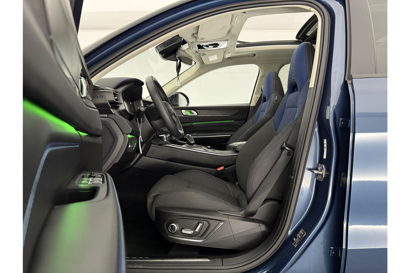 Lynk & Co 01 1.5 Hybride 360Camera ACC Pano LED Memory Sfeerverl. Carplay Clima Navi Virtual 20"LMV