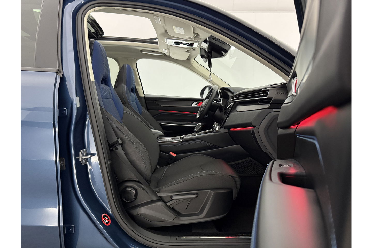 Lynk & Co 01 1.5 Hybride 360Camera ACC Pano LED Memory Sfeerverl. Carplay Clima Navi Virtual 20"LMV