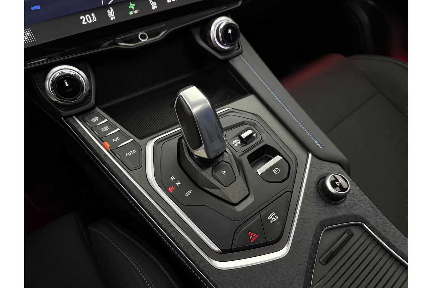 Lynk & Co 01 1.5 Hybride 360Camera ACC Pano LED Memory Sfeerverl. Carplay Clima Navi Virtual 20"LMV