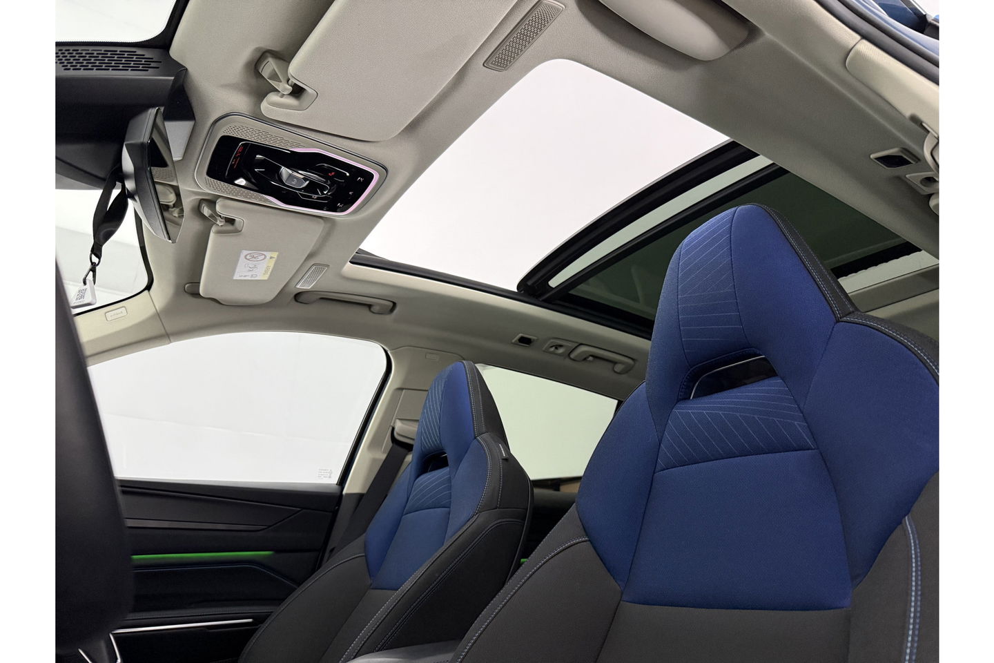Lynk & Co 01 1.5 Hybride 360Camera ACC Pano LED Memory Sfeerverl. Carplay Clima Navi Virtual 20"LMV