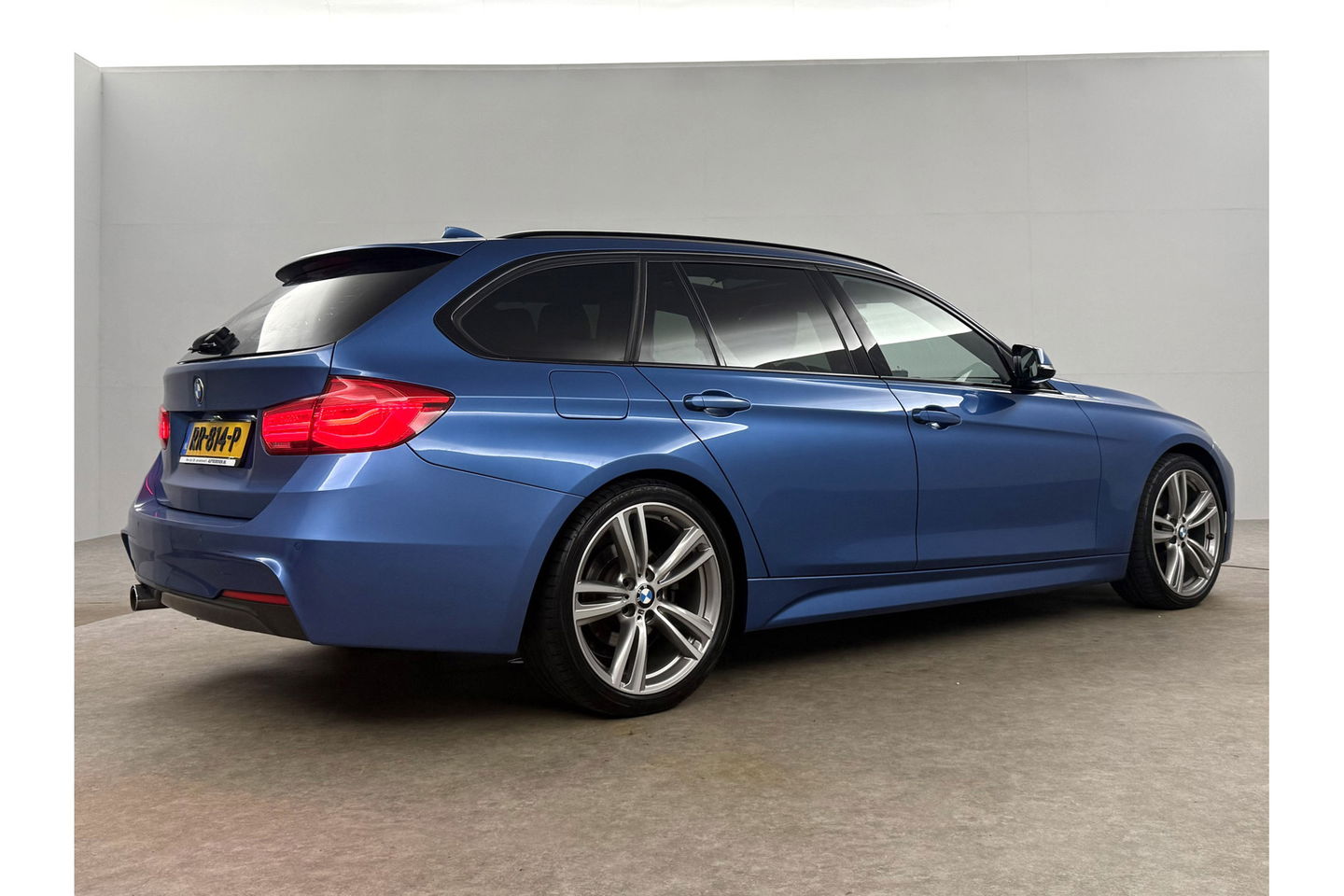 BMW 3-serie 320d High Executive M-Sport 191PK Pano Leder LED 19"LMV Clima Cruise Navi PDC Stoelverwarming