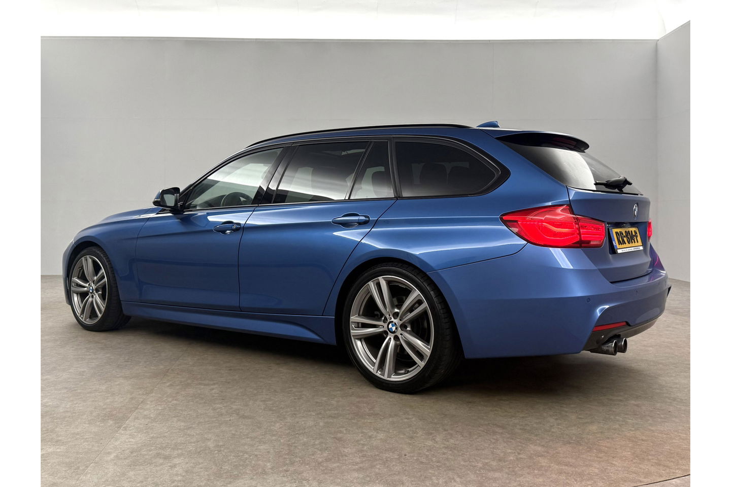 BMW 3-serie 320d High Executive M-Sport 191PK Pano Leder LED 19"LMV Clima Cruise Navi PDC Stoelverwarming