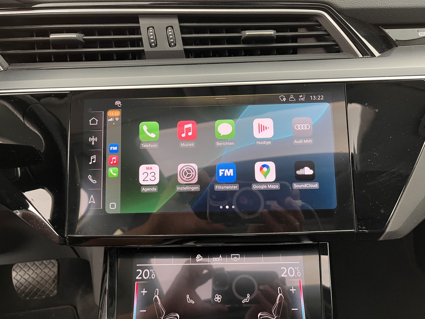 Audi e-tron 50 Quattro Advanced Launch-Edition-Plus 71 kWh [ 3-Fase ] (INCL-BTW) *PANO | LUXURY-LEATHER | FULL-LED | ADAPTIVE-CRUISE | MEMORY-PACK | DIGI-COCKPIT | HEATED-COMFORTSEATS | CARPLAY | NAVI-FULLMAP | ECC | SHIFT-PADDLES | LANE-ASSIST | PDC | 20''ALU*