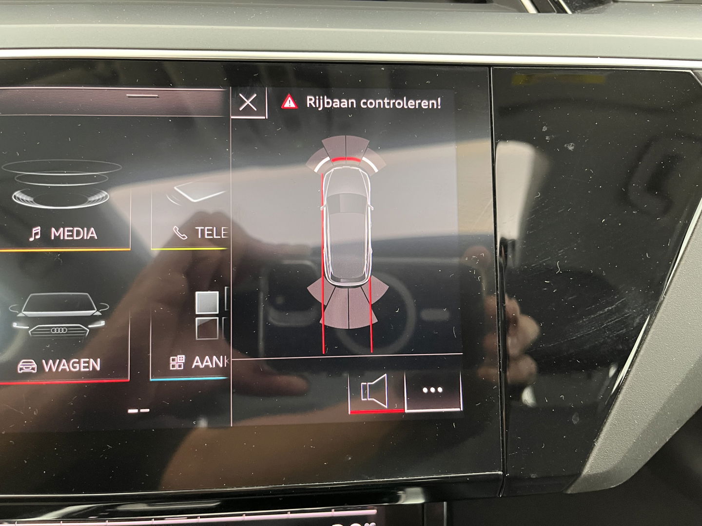 Audi e-tron 50 Quattro Advanced Launch-Edition-Plus 71 kWh [ 3-Fase ] (INCL-BTW) *PANO | LUXURY-LEATHER | FULL-LED | ADAPTIVE-CRUISE | MEMORY-PACK | DIGI-COCKPIT | HEATED-COMFORTSEATS | CARPLAY | NAVI-FULLMAP | ECC | SHIFT-PADDLES | LANE-ASSIST | PDC | 20''ALU*