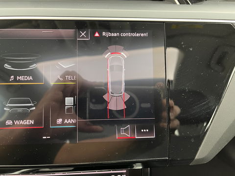 Audi e-tron 50 Quattro Advanced Launch-Edition-Plus 71 kWh [ 3-Fase ] (INCL-BTW) *PANO | LUXURY-LEATHER | FULL-LED | ADAPTIVE-CRUISE | MEMORY-PACK | DIGI-COCKPIT | HEATED-COMFORTSEATS | CARPLAY | NAVI-FULLMAP | ECC | SHIFT-PADDLES | LANE-ASSIST | PDC | 20''ALU*