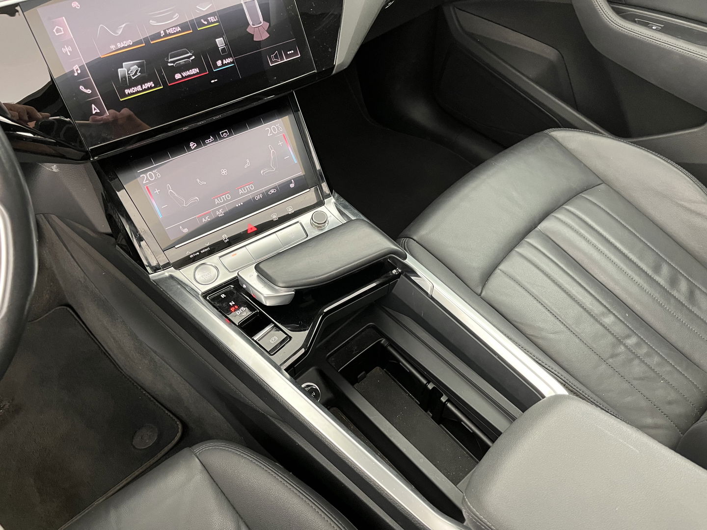 Audi e-tron 50 Quattro Advanced Launch-Edition-Plus 71 kWh [ 3-Fase ] (INCL-BTW) *PANO | LUXURY-LEATHER | FULL-LED | ADAPTIVE-CRUISE | MEMORY-PACK | DIGI-COCKPIT | HEATED-COMFORTSEATS | CARPLAY | NAVI-FULLMAP | ECC | SHIFT-PADDLES | LANE-ASSIST | PDC | 20''ALU*