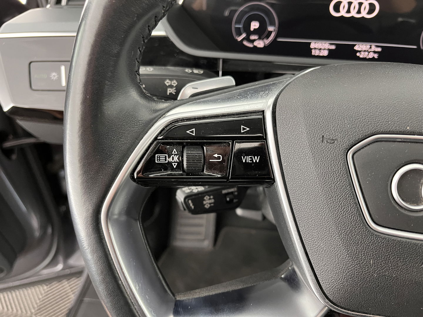 Audi e-tron 50 Quattro Advanced Launch-Edition-Plus 71 kWh [ 3-Fase ] (INCL-BTW) *PANO | LUXURY-LEATHER | FULL-LED | ADAPTIVE-CRUISE | MEMORY-PACK | DIGI-COCKPIT | HEATED-COMFORTSEATS | CARPLAY | NAVI-FULLMAP | ECC | SHIFT-PADDLES | LANE-ASSIST | PDC | 20''ALU*