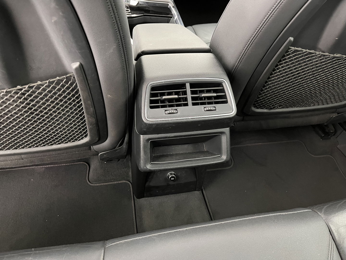 Audi e-tron 50 Quattro Advanced Launch-Edition-Plus 71 kWh [ 3-Fase ] (INCL-BTW) *PANO | LUXURY-LEATHER | FULL-LED | ADAPTIVE-CRUISE | MEMORY-PACK | DIGI-COCKPIT | HEATED-COMFORTSEATS | CARPLAY | NAVI-FULLMAP | ECC | SHIFT-PADDLES | LANE-ASSIST | PDC | 20''ALU*