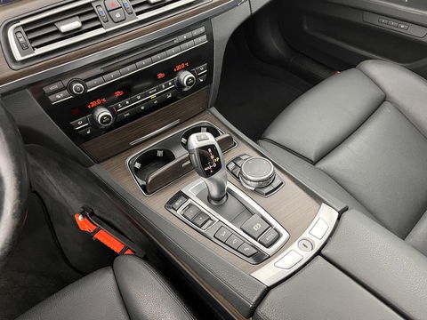BMW 7 Serie 740d xDrive High Executive M-Sport-Pack GEAR BOX PROBLEM  M-Sport Pack Aut. *PANO | HEAD-UP | LUXURY-LEATHER | SOFT-CLOSE | FULL-LED | MEMORY-PACK | HARMAN/KARDON-SURROUND | TOPVIEW | BLINDSPOT | KEYLESS | HEATED-SPORTSEATS | DIGI-