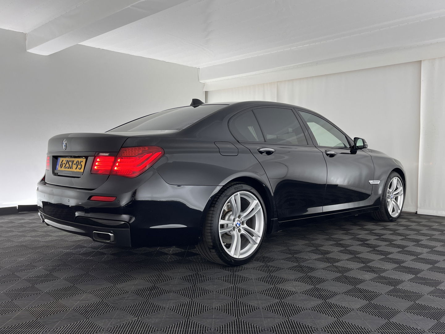 BMW 7 Serie 740d xDrive High Executive M-Sport-Pack GEAR BOX PROBLEM  M-Sport Pack Aut. *PANO | HEAD-UP | LUXURY-LEATHER | SOFT-CLOSE | FULL-LED | MEMORY-PACK | HARMAN/KARDON-SURROUND | TOPVIEW | BLINDSPOT | KEYLESS | HEATED-SPORTSEATS | DIGI-