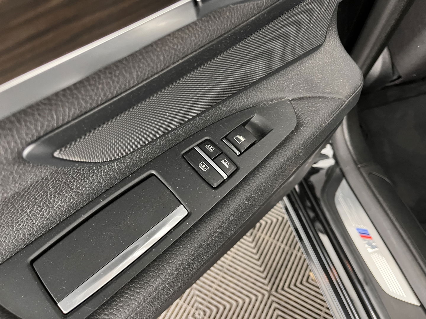 BMW 7 Serie 740d xDrive High Executive M-Sport-Pack GEAR BOX PROBLEM  M-Sport Pack Aut. *PANO | HEAD-UP | LUXURY-LEATHER | SOFT-CLOSE | FULL-LED | MEMORY-PACK | HARMAN/KARDON-SURROUND | TOPVIEW | BLINDSPOT | KEYLESS | HEATED-SPORTSEATS | DIGI-