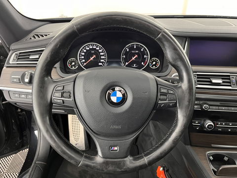 BMW 7 Serie 740d xDrive High Executive M-Sport-Pack GEAR BOX PROBLEM  M-Sport Pack Aut. *PANO | HEAD-UP | LUXURY-LEATHER | SOFT-CLOSE | FULL-LED | MEMORY-PACK | HARMAN/KARDON-SURROUND | TOPVIEW | BLINDSPOT | KEYLESS | HEATED-SPORTSEATS | DIGI-