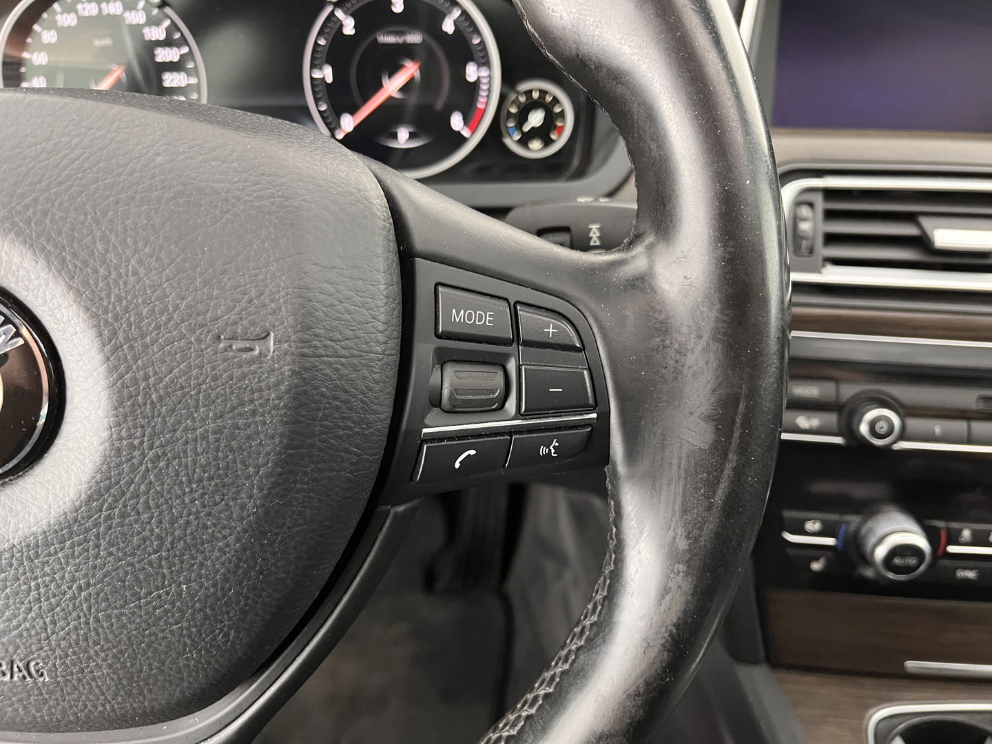 BMW 7 Serie 740d xDrive High Executive M-Sport-Pack GEAR BOX PROBLEM  M-Sport Pack Aut. *PANO | HEAD-UP | LUXURY-LEATHER | SOFT-CLOSE | FULL-LED | MEMORY-PACK | HARMAN/KARDON-SURROUND | TOPVIEW | BLINDSPOT | KEYLESS | HEATED-SPORTSEATS | DIGI-