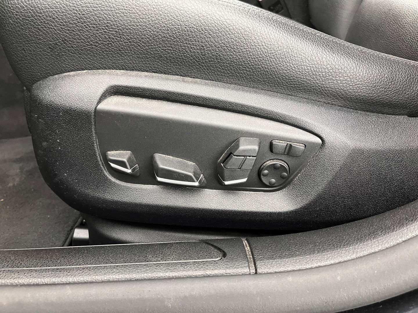BMW 7 Serie 740d xDrive High Executive M-Sport-Pack GEAR BOX PROBLEM  M-Sport Pack Aut. *PANO | HEAD-UP | LUXURY-LEATHER | SOFT-CLOSE | FULL-LED | MEMORY-PACK | HARMAN/KARDON-SURROUND | TOPVIEW | BLINDSPOT | KEYLESS | HEATED-SPORTSEATS | DIGI-