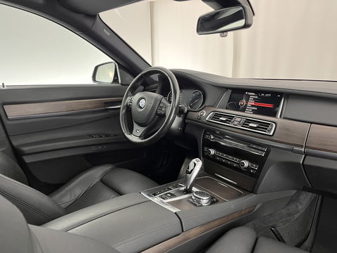 BMW 7 Serie 740d xDrive High Executive M-Sport-Pack GEAR BOX PROBLEM  M-Sport Pack Aut. *PANO | HEAD-UP | LUXURY-LEATHER | SOFT-CLOSE | FULL-LED | MEMORY-PACK | HARMAN/KARDON-SURROUND | TOPVIEW | BLINDSPOT | KEYLESS | HEATED-SPORTSEATS | DIGI-