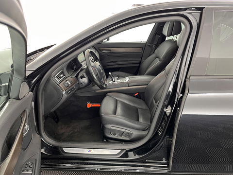 BMW 7 Serie 740d xDrive High Executive M-Sport-Pack GEAR BOX PROBLEM  M-Sport Pack Aut. *PANO | HEAD-UP | LUXURY-LEATHER | SOFT-CLOSE | FULL-LED | MEMORY-PACK | HARMAN/KARDON-SURROUND | TOPVIEW | BLINDSPOT | KEYLESS | HEATED-SPORTSEATS | DIGI-
