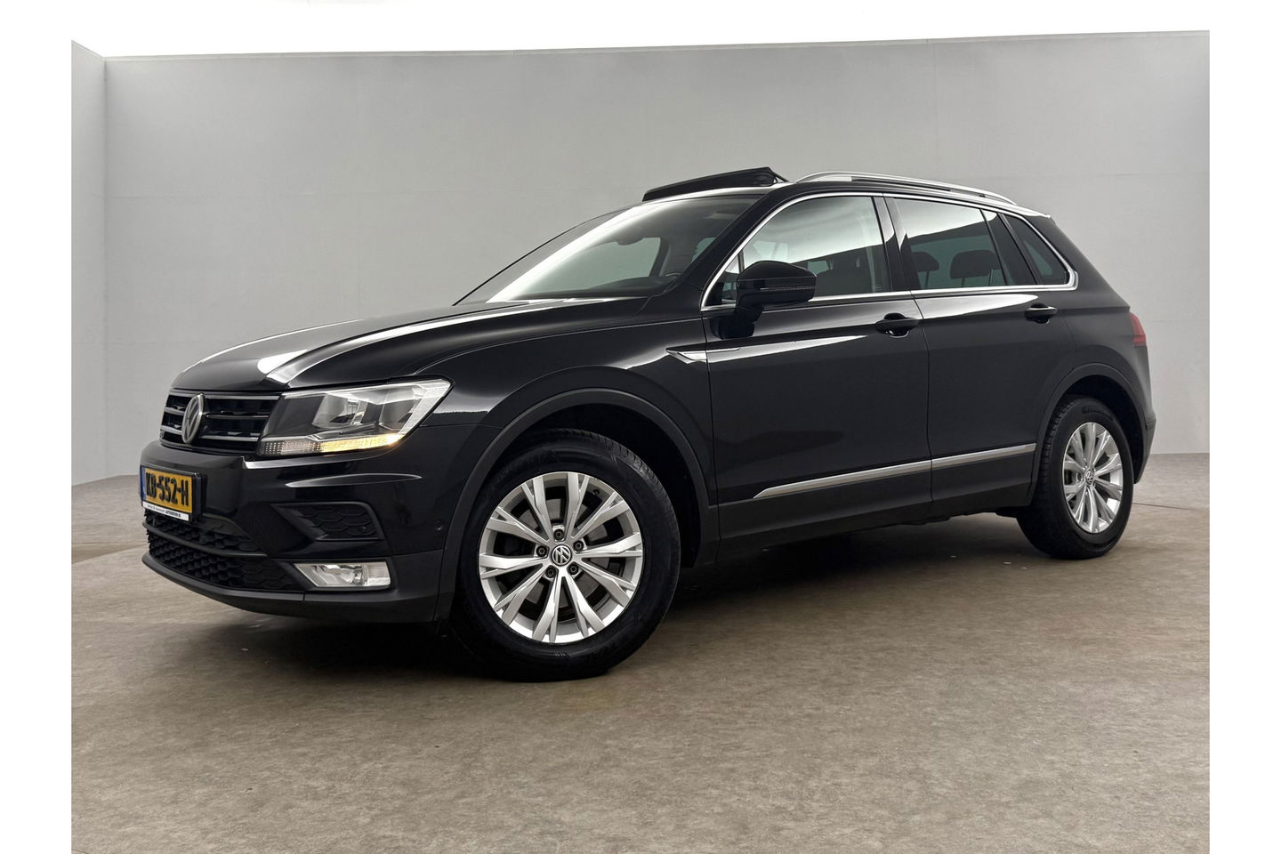 Volkswagen Tiguan 1.4 TSI Pano LED Camera Carplay Adaptive Cruise Clima Navi PDC 17"LMV