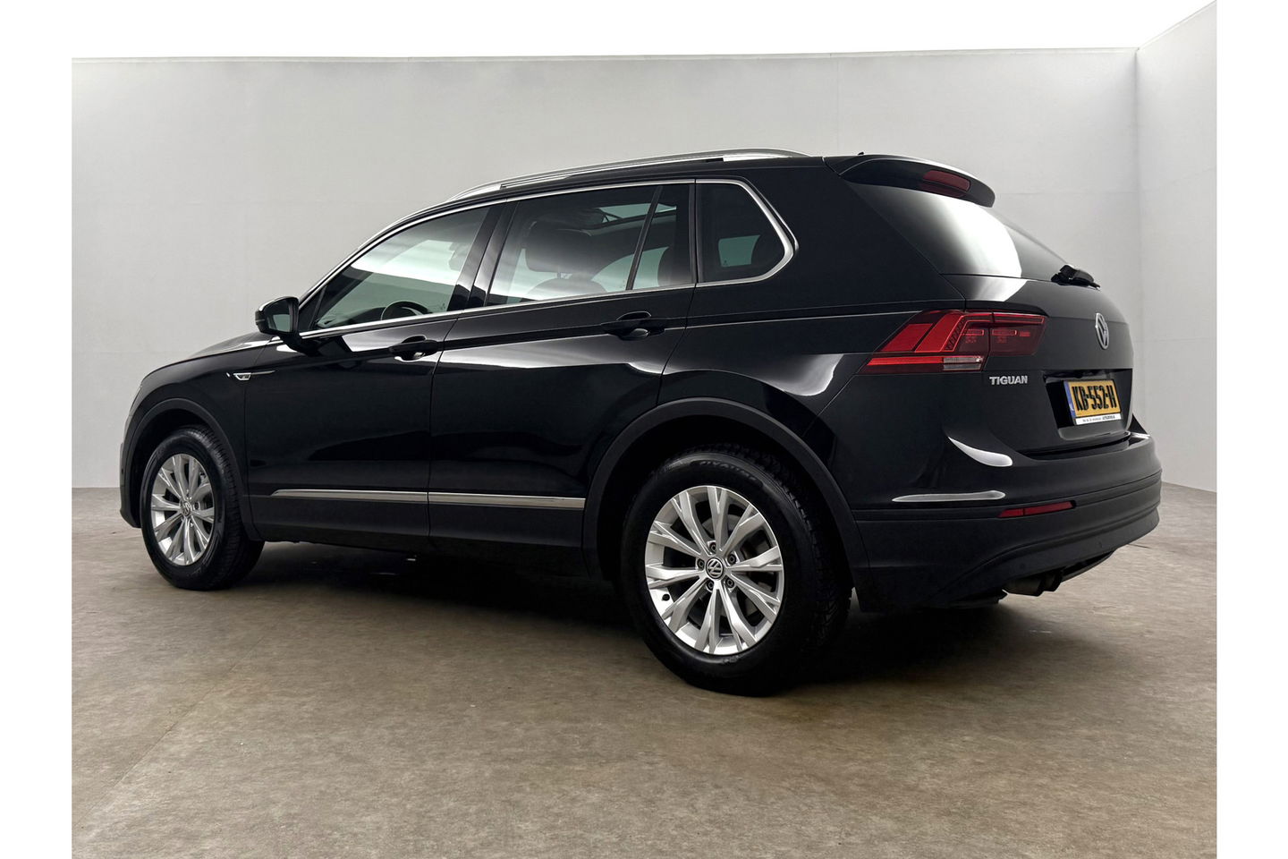 Volkswagen Tiguan 1.4 TSI Pano LED Camera Carplay Adaptive Cruise Clima Navi PDC 17"LMV