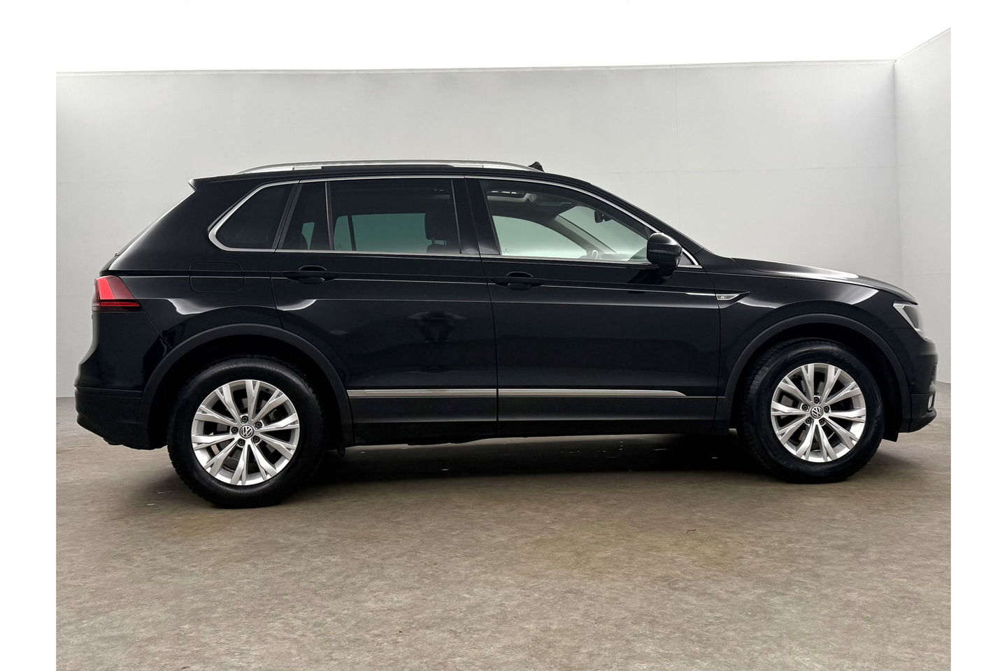Volkswagen Tiguan 1.4 TSI Pano LED Camera Carplay Adaptive Cruise Clima Navi PDC 17"LMV
