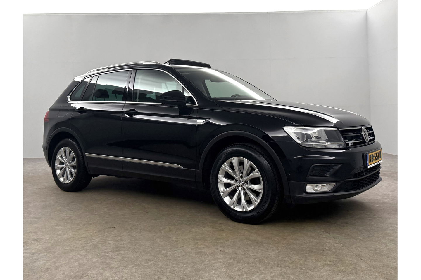Volkswagen Tiguan 1.4 TSI Pano LED Camera Carplay Adaptive Cruise Clima Navi PDC 17"LMV