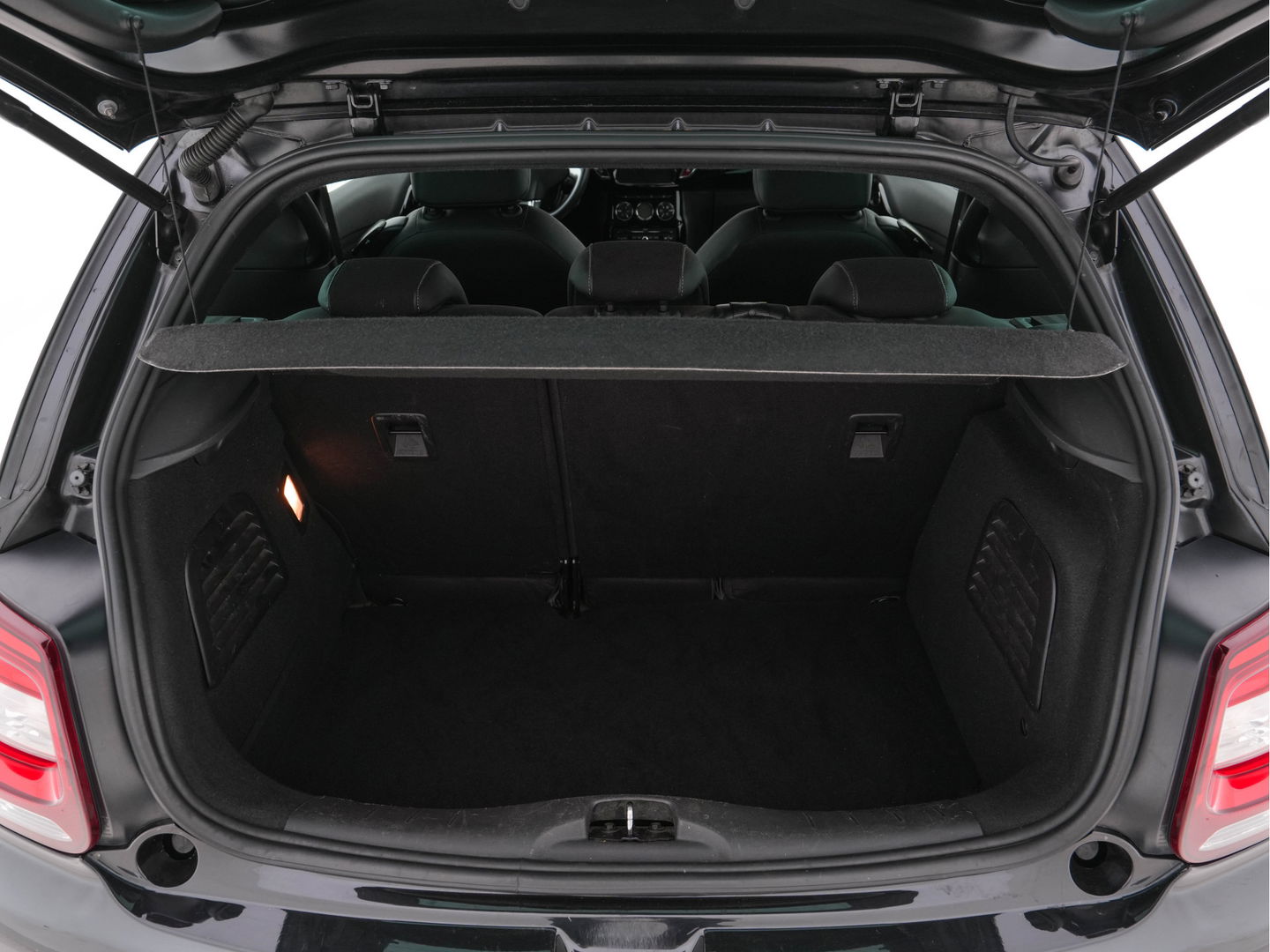 Citroën DS3 1.6 e-HDi So Chic *NAVI-FULLMAP | SPORT-SEATS | ECC | MICROFIBRE | PDC | CRUISE | RADIO-CD | TOWBAR*