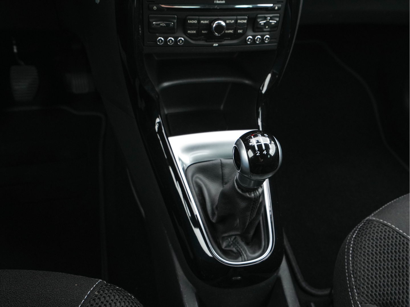 Citroën DS3 1.6 e-HDi So Chic *NAVI-FULLMAP | SPORT-SEATS | ECC | MICROFIBRE | PDC | CRUISE | RADIO-CD | TOWBAR*
