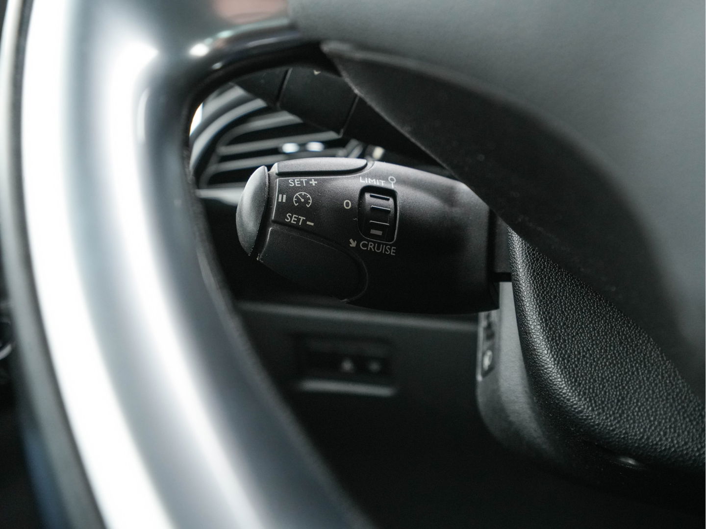 Citroën DS3 1.6 e-HDi So Chic *NAVI-FULLMAP | SPORT-SEATS | ECC | MICROFIBRE | PDC | CRUISE | RADIO-CD | TOWBAR*