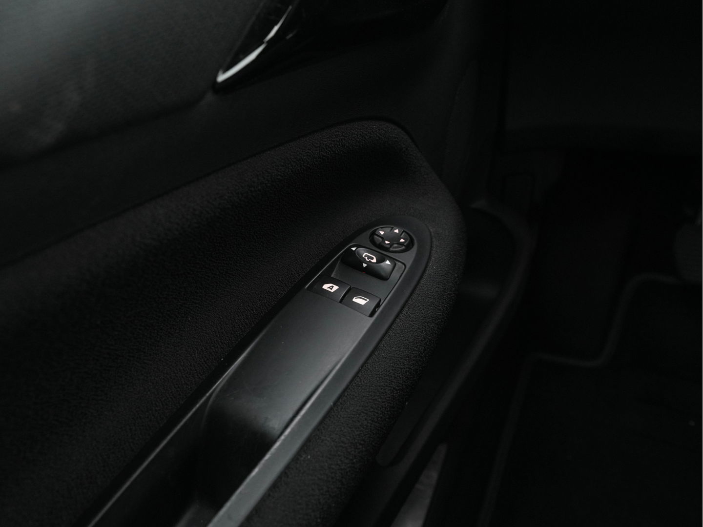 Citroën DS3 1.6 e-HDi So Chic *NAVI-FULLMAP | SPORT-SEATS | ECC | MICROFIBRE | PDC | CRUISE | RADIO-CD | TOWBAR*
