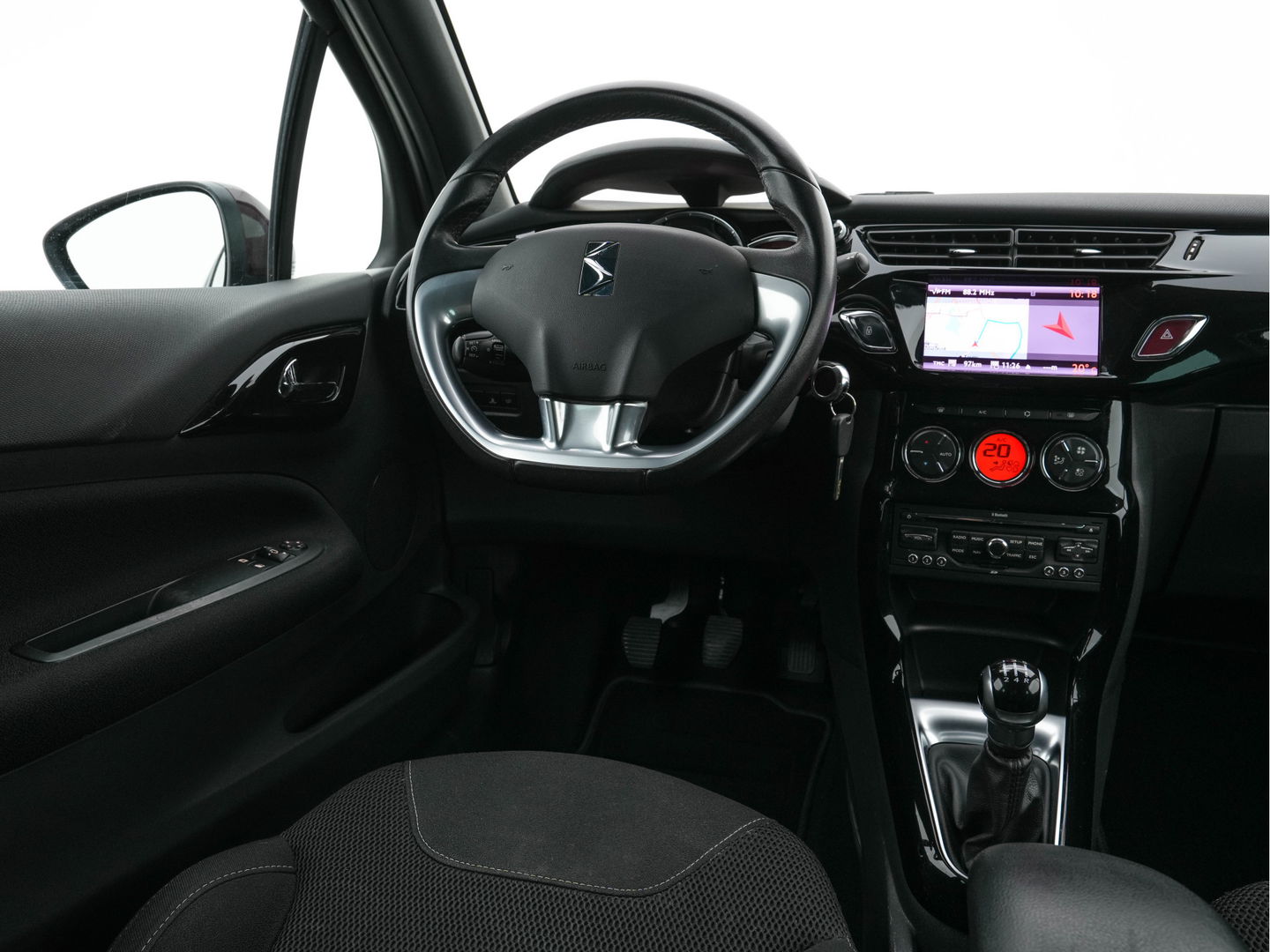 Citroën DS3 1.6 e-HDi So Chic *NAVI-FULLMAP | SPORT-SEATS | ECC | MICROFIBRE | PDC | CRUISE | RADIO-CD | TOWBAR*