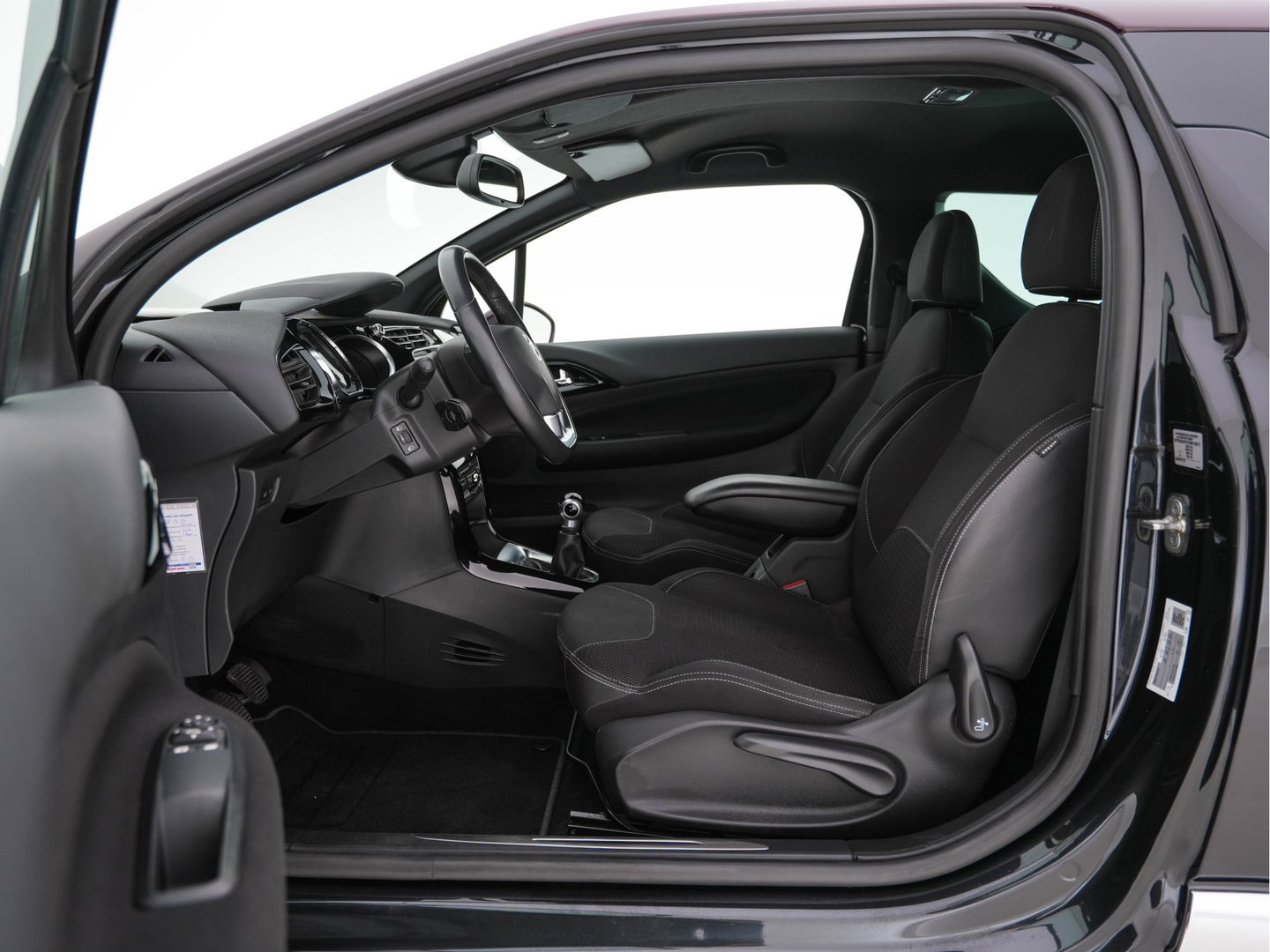 Citroën DS3 1.6 e-HDi So Chic *NAVI-FULLMAP | SPORT-SEATS | ECC | MICROFIBRE | PDC | CRUISE | RADIO-CD | TOWBAR*