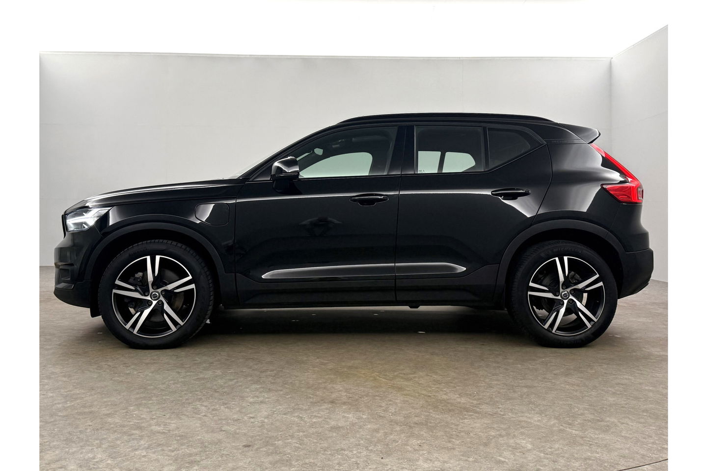 Volvo XC40 1.5 T5 Recharge Inscription Hybride 262PK Camera LED Carplay Trekhaak Pano 19"LMV Navi Virtual Clima PDC Stoel/Stuurverwarming