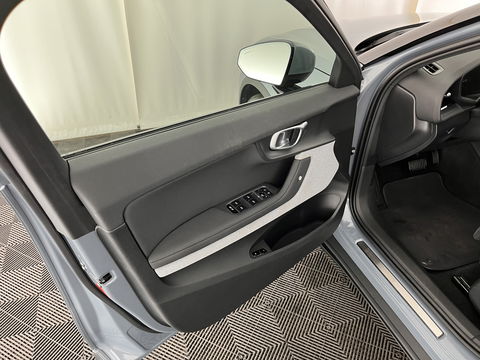 Polestar 2 Long Range Dual Motor Launch Edition 78kWh [ 3-Fase ] (INCL.BTW) *NAVI-FULLMAP | FULL-LED | KEYLESS | TOP-VIEW | LANE-ASSIST | DIGI-COCKPIT | CARPLAY | DAB+ | COMFORT-SEATS | ECC | PDC | 20''ALU*