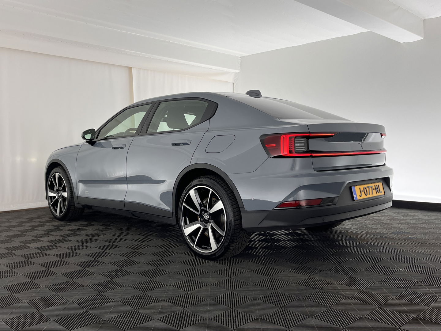 Polestar 2 Long Range Dual Motor Launch Edition 78kWh [ 3-Fase ] (INCL.BTW) *NAVI-FULLMAP | FULL-LED | KEYLESS | TOP-VIEW | LANE-ASSIST | DIGI-COCKPIT | CARPLAY | DAB+ | COMFORT-SEATS | ECC | PDC | 20''ALU*