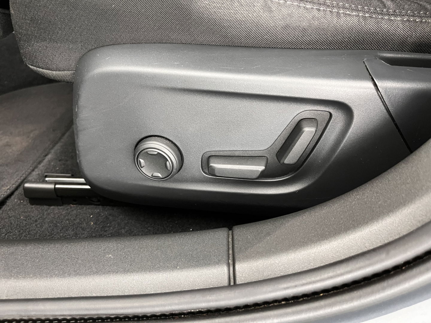 Polestar 2 Long Range Dual Motor Launch Edition 78kWh [ 3-Fase ] (INCL.BTW) *NAVI-FULLMAP | FULL-LED | KEYLESS | TOP-VIEW | LANE-ASSIST | DIGI-COCKPIT | CARPLAY | DAB+ | COMFORT-SEATS | ECC | PDC | 20''ALU*