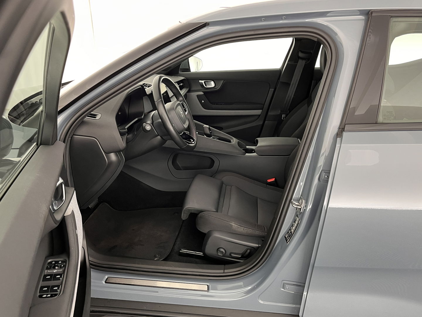 Polestar 2 Long Range Dual Motor Launch Edition 78kWh [ 3-Fase ] (INCL-BTW) *PANO | NAVI-FULLMAP | HARMAN/KARDON-AUDIO | FULL-LED | KEYLESS | TOPVIEW | LANE-ASSIST | DIGI-COCKPIT | CARPLAY | DAB+ | HEATED-COMFORTSEATS | ECC | MEMORY-PACK | PDC | 20''ALU*