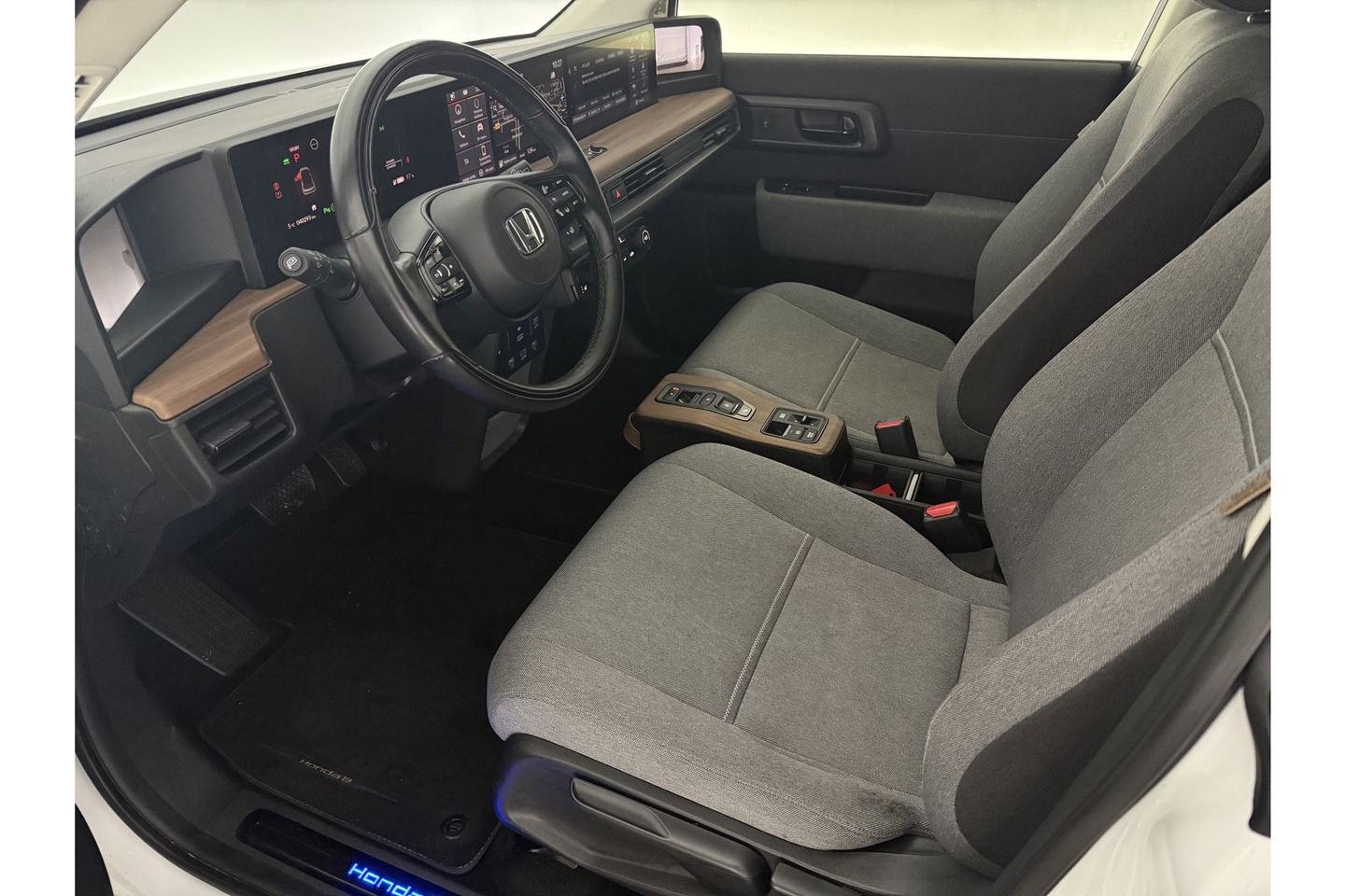Honda Honda-E Advance 154PK Elektrisch 360Camera LED Pano Widescreen Zijcamera Spiegel Cruise Carplay Clima 17"LMV Navi PDC