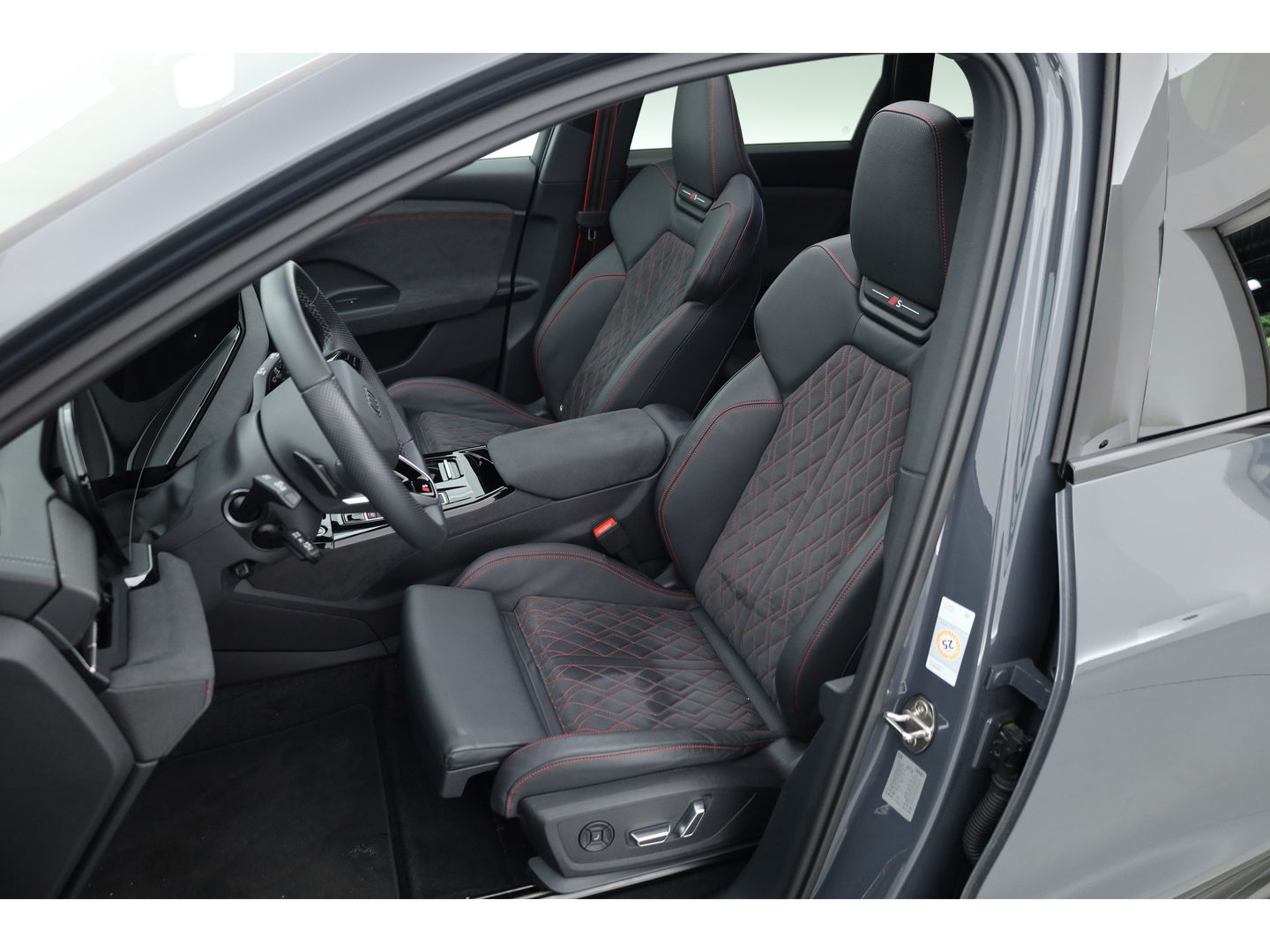Audi Q6 e-tron qauttro S edition 100kwh | Pano | Luchtvering | B&O | Kuipstoelen | HUD | Massage | RS Wielen