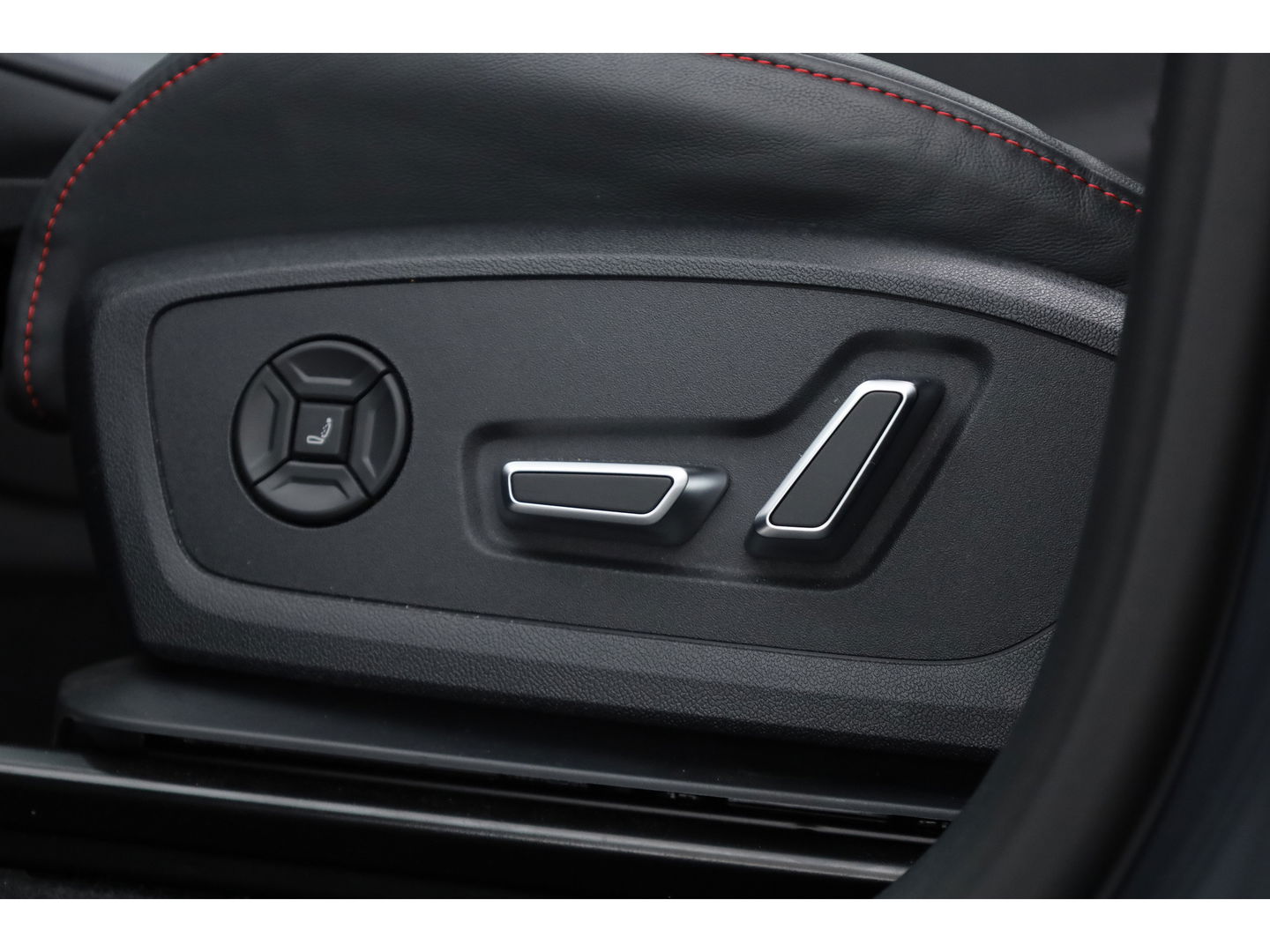 Audi Q6 e-tron qauttro S edition 100kwh | Pano | Luchtvering | B&O | Kuipstoelen | HUD | Massage | RS Wielen