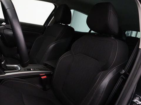 Renault Mégane 1.3 TCe Limited | 54.200km NAP | Automaat | Camera | Navigatie | Climate control | Keyless | Parkeerhulp | Getint glas | Cruise control