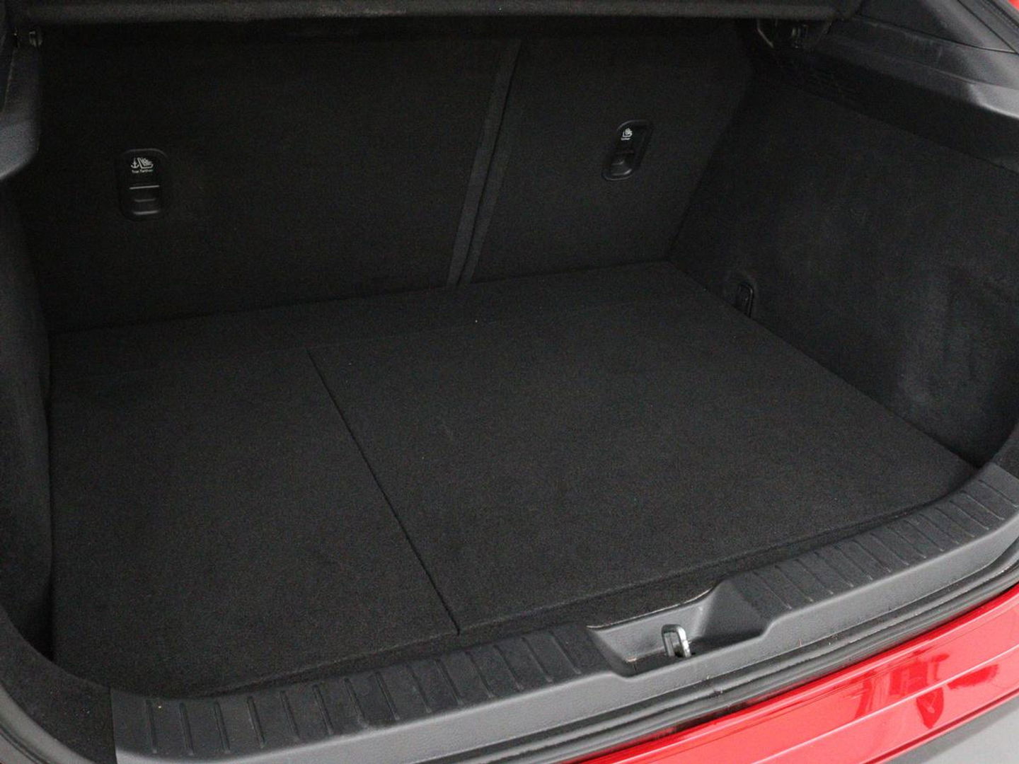 Mazda CX-30 2.0 SkyActive-G Comfort | 18.300km NAP | Trekhaak | Stoel & stuurverwarming | Head-Up | Adaptive cruise | Carplay | Keyless | Full LED