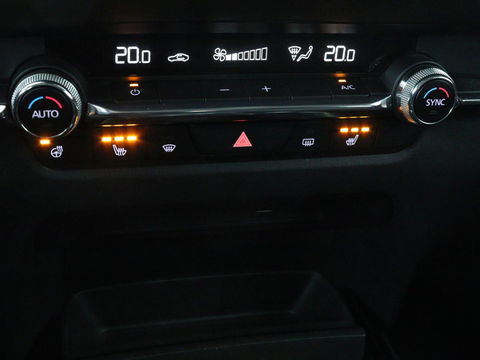 Mazda CX-30 2.0 SkyActive-G Comfort | 18.300km NAP | Trekhaak | Stoel & stuurverwarming | Head-Up | Adaptive cruise | Carplay | Keyless | Full LED