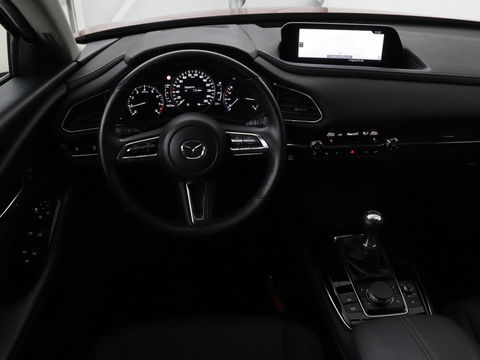 Mazda CX-30 2.0 SkyActive-G Comfort | 18.300km NAP | Trekhaak | Stoel & stuurverwarming | Head-Up | Adaptive cruise | Carplay | Keyless | Full LED