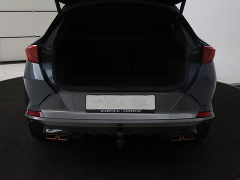 CUPRA Formentor 1.4 e-Hybrid VZ | 245pk | Trekhaak | Stoel & stuurverwarming | Camera | Adaptive cruise | Sfeerverlichting | Keyless | Full LED | PHEV
